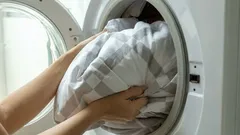 Wie wäscht man eine Decke oder ein Plaid, wenn es nicht in die Waschmaschine passt?